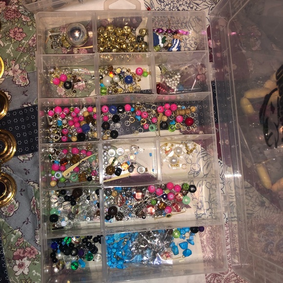 HUGE BEAD LOT! - Picture 6 of 8